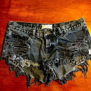 One x One Teaspoon Jean Shorts. Size 27